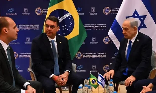 Irmãos Bolsonaro com Netanyahu