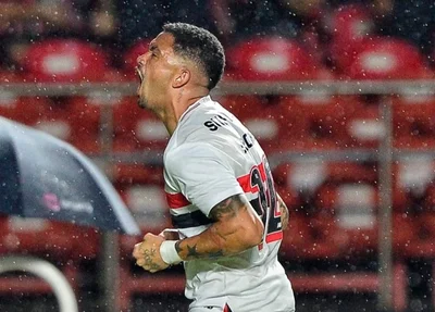 Luciano celebra gol do São Paulo no Campeonato Paulista