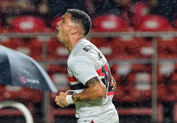 Luciano celebra gol do São Paulo no Campeonato Paulista