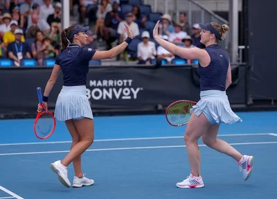 Luisa Stefani e Gabriela Dabrowski avançam à semifinal de duplas femininas do Australian Open