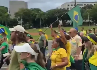 Manifestantes pedem anistia e criticam decisões do STF
