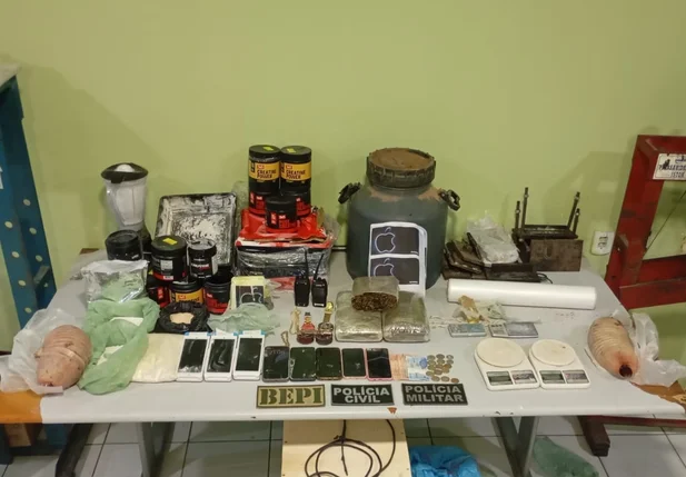 Material apreendido em laboratório de drogas no Sul do Piauí