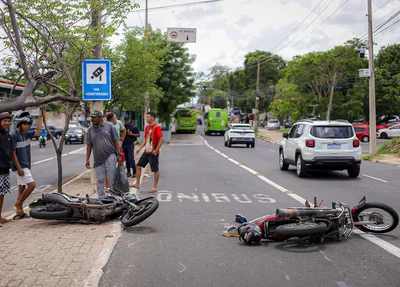 Motocicletas colidiram