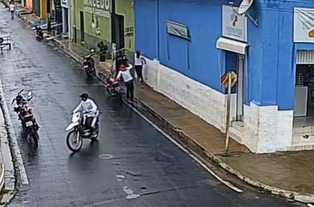 Mulher é assaltada no Centro de Regeneração