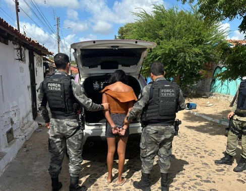 Mulher é presa por tráfico de drogas no Litoral do Piauí