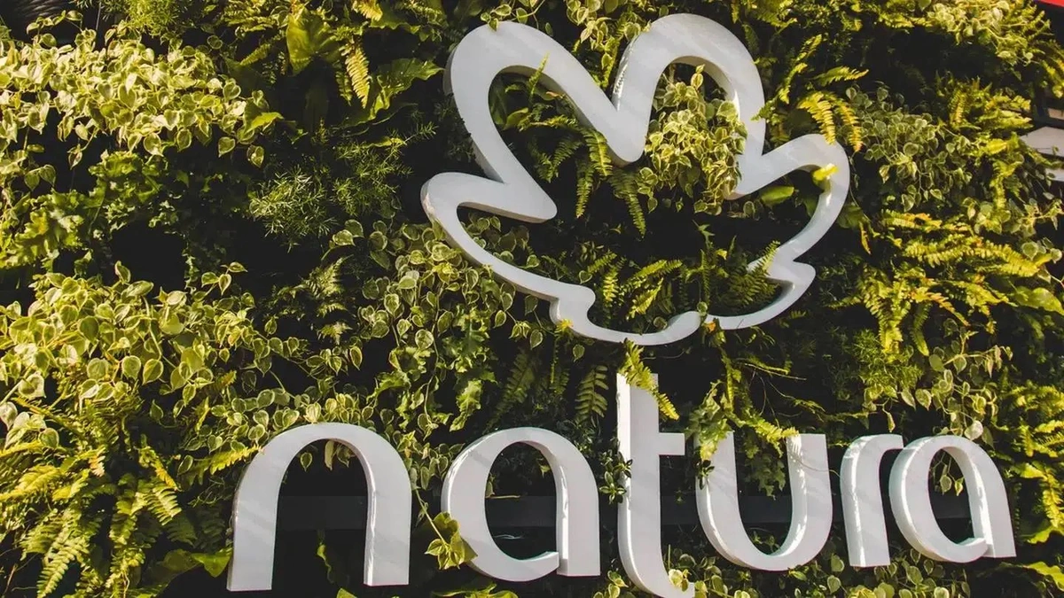 Natura conclui venda da Avon International