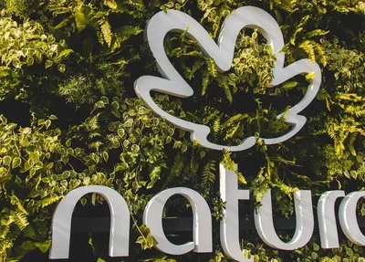 Natura conclui venda da Avon International