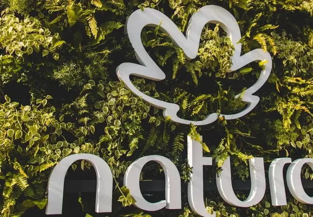 Natura conclui venda da Avon International
