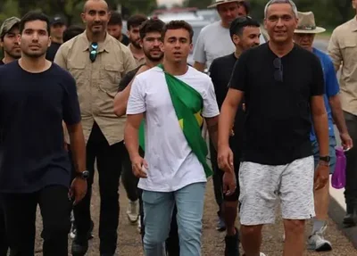 Nikolas Ferreira conquista apoio político em caminhada rumo a Brasília