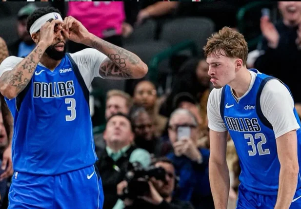 O Dallas Mavericks encara o Philadelphia 76ers, no American Airlines Center