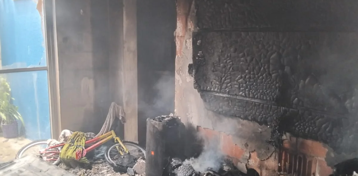 O incêndio se concentrou na sala do apartamento