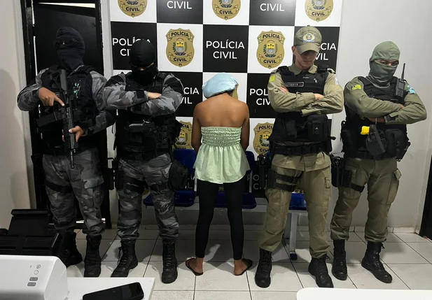 PM prende mulher com mais de 2,3 mil pedras de crack