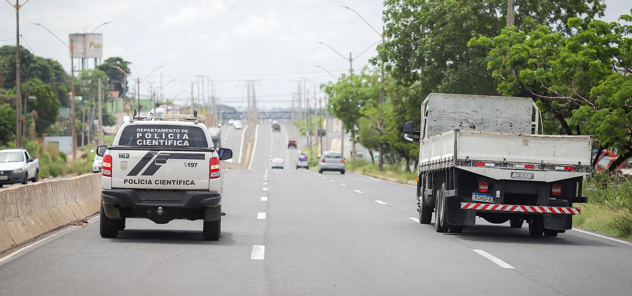 Polícia científica foi ao local realizar levantamentos do caso