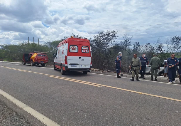 Polícia identifica vítimas de acidente entre dois carros na BR 407 em Jaicós