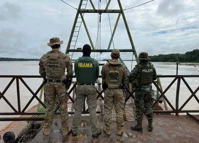 Policiais na operação