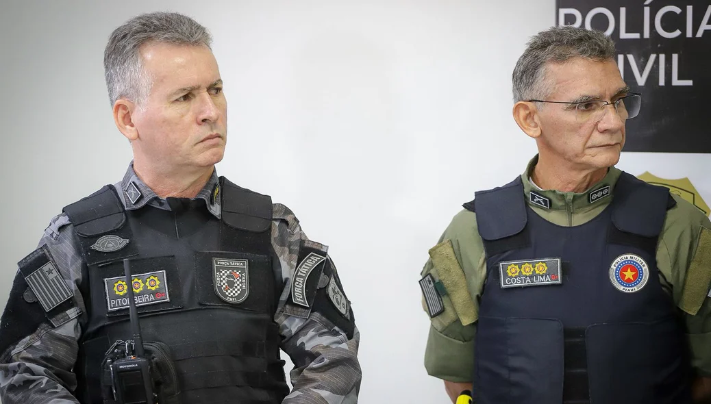 Policiais presentes na coletiva