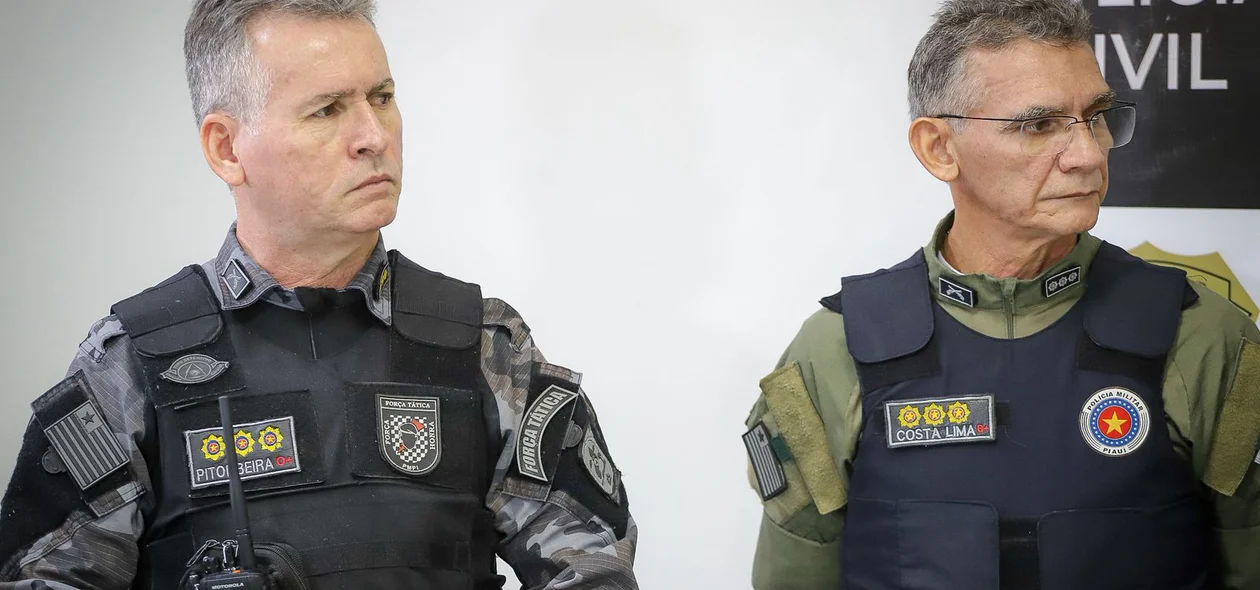 Policiais presentes na coletiva