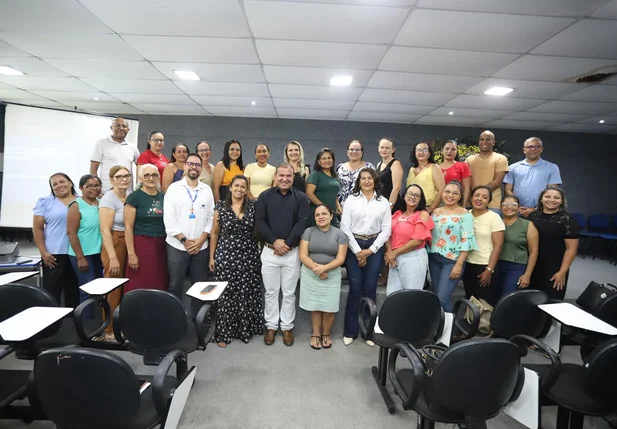 Prefeito Adelmo da Cincal e professores da rede municipal