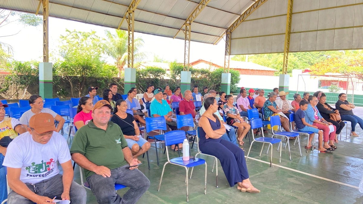 Produtores rurais participam de reunião sobre fornecimento de alimentos