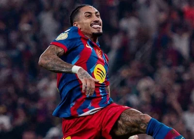 Raphinha brilha, Barcelona vence Real Madrid e é campeão da Supercopa da Espanha