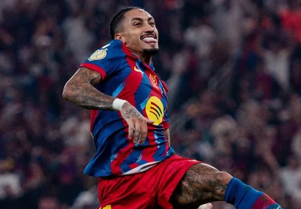 Raphinha brilha, Barcelona vence Real Madrid e é campeão da Supercopa da Espanha