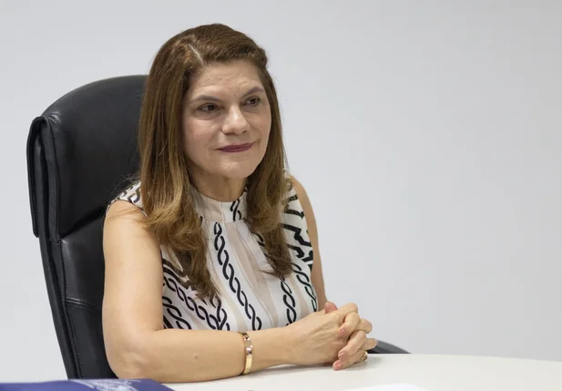 Reitora Nadir Nogueira