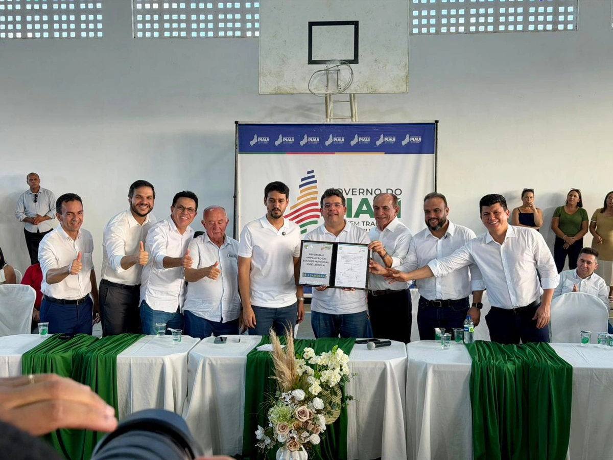 Rubens Vieira participa de solenidade em Piracuruca