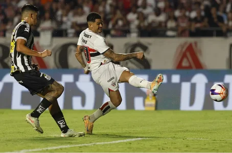 São Paulo vence Santos no Paulistão