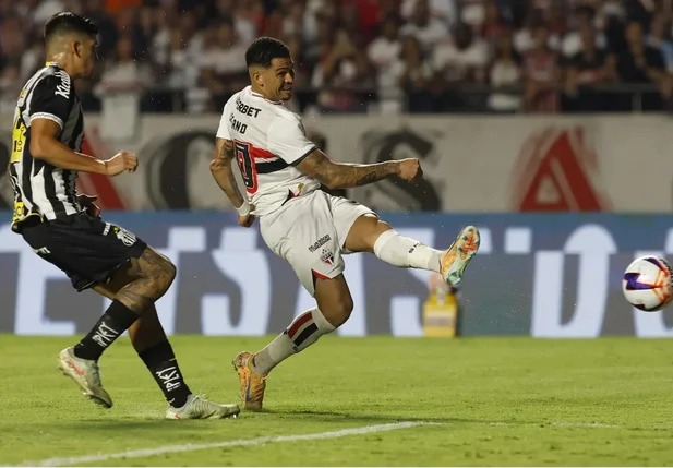 São Paulo vence Santos no Paulistão