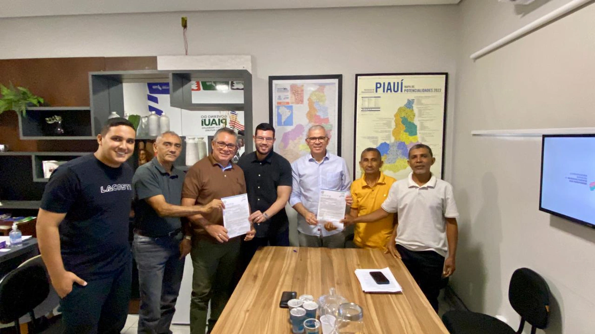 Tiago Vasconcelos anuncia ordem de serviço para construção de 6 mil metros de calçamento em Nazária