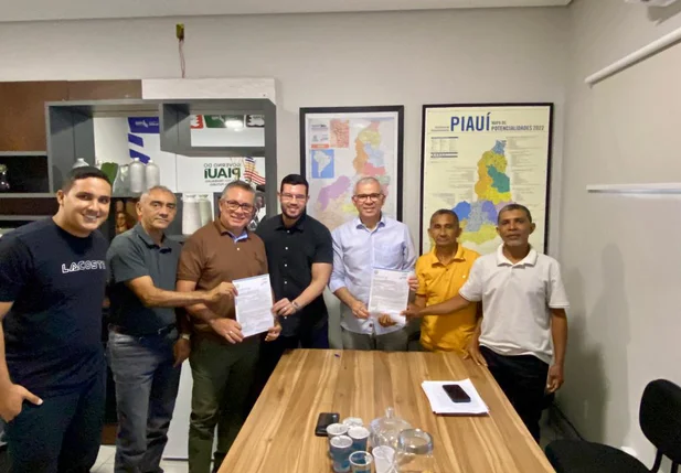 Tiago Vasconcelos anuncia ordem de serviço para construção de 6 mil metros de calçamento em Nazária