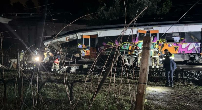 Trem descarrilha e deixa 1 morto e 37 feridos próximo a Barcelona