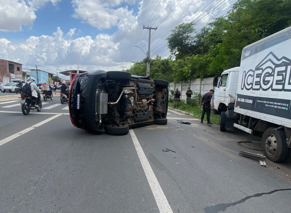 Acidente ocorreu na Avenida Presidente Kennedy