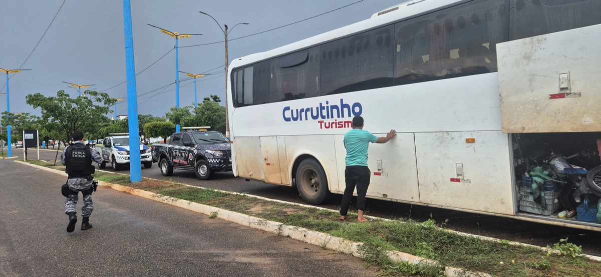 Adolescente levava drogas e munições em um ônibus