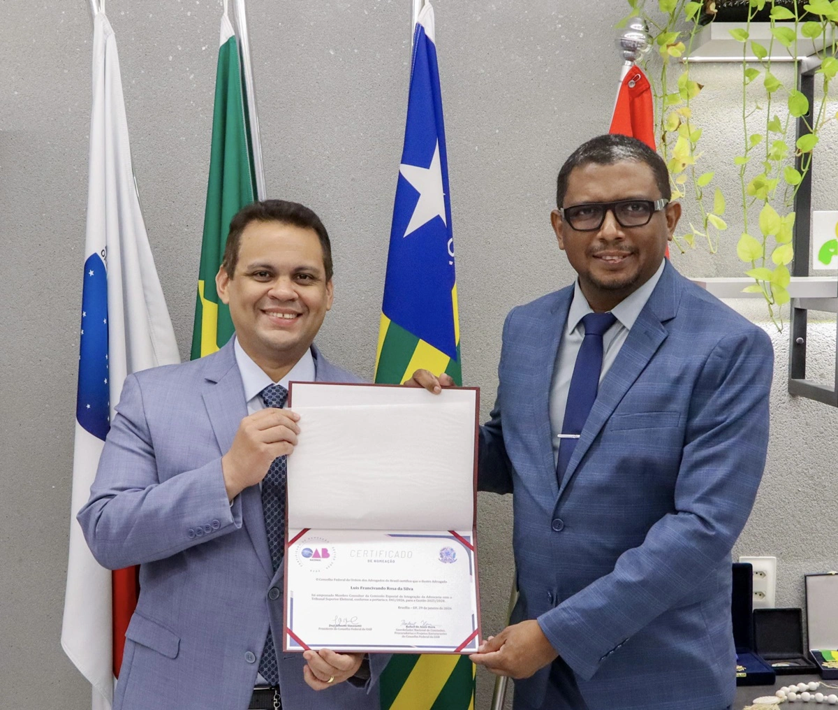 Advogado Luís Francivando Rosa recebe certificado de nomeação do Conselho Federal da OAB