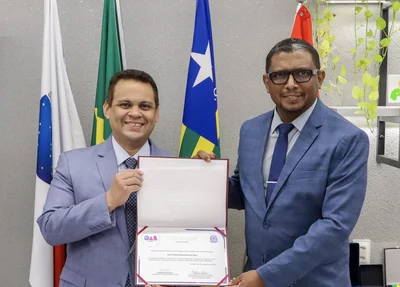 Advogado Luís Francivando Rosa recebe certicado de nomeação do Conselho Federal da OAB