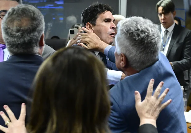 Agressão de Rogério Correia a Luiz Lima