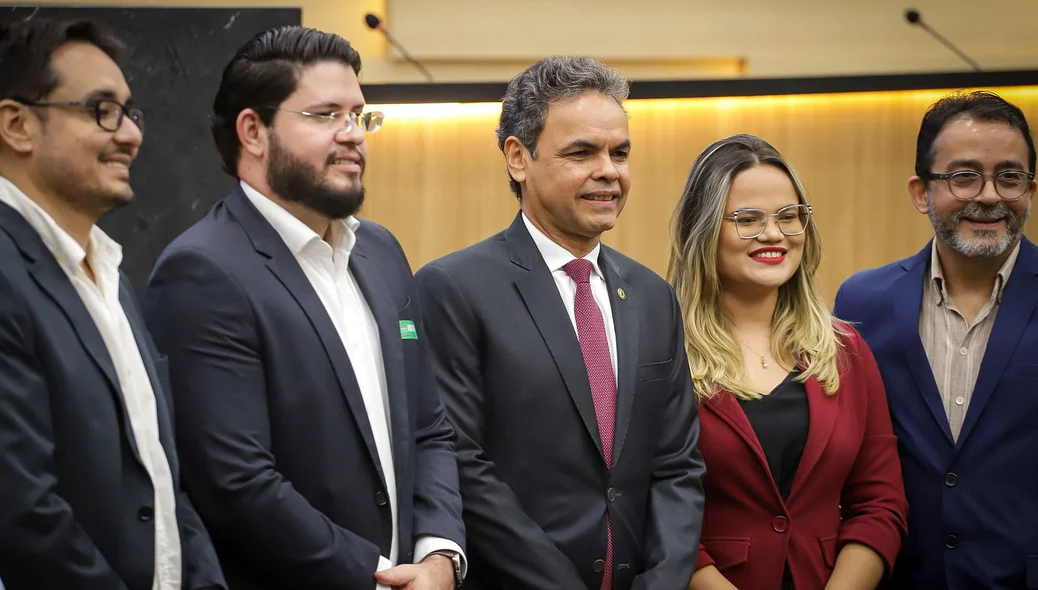Autoridades presentes na sessão