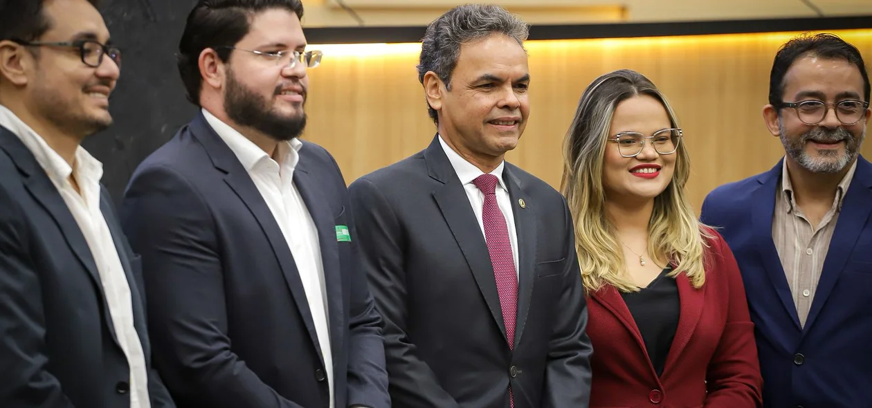 Autoridades presentes na sessão