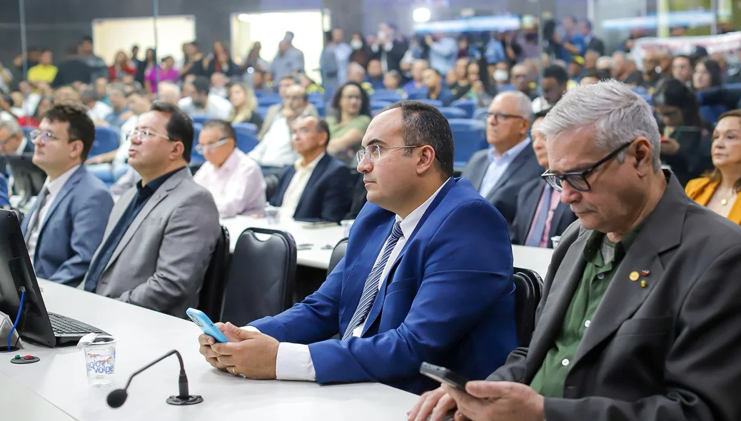 Autoridades presentes na solenidade