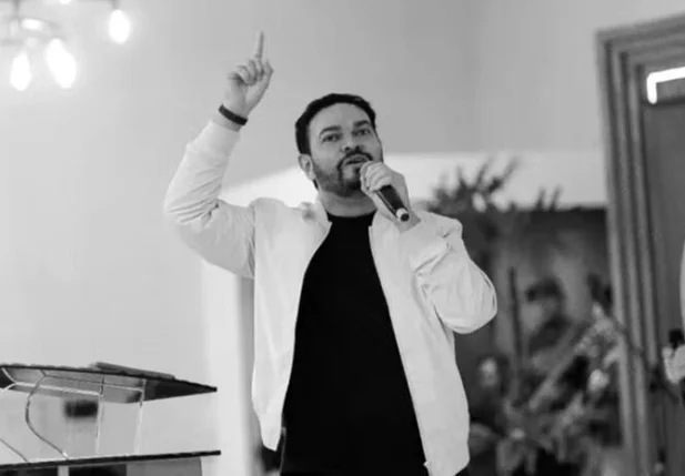 Cantor Fernando Grandêz, de 39 anos