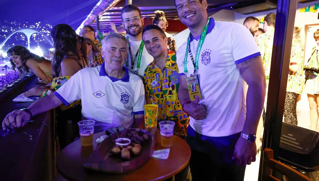 Carlo Ancelotti, Samir Xaud e Rodrigo Caetano em camarote