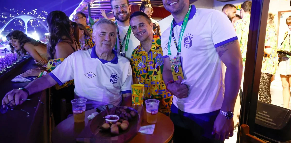 Carlo Ancelotti, Samir Xaud e Rodrigo Caetano em camarote