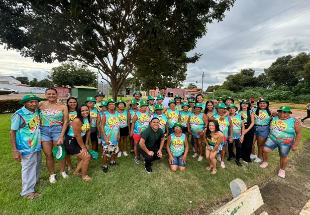 Carnaval da Melhor Idade leva alegria a idosos em Baixa Grande do Ribeiro