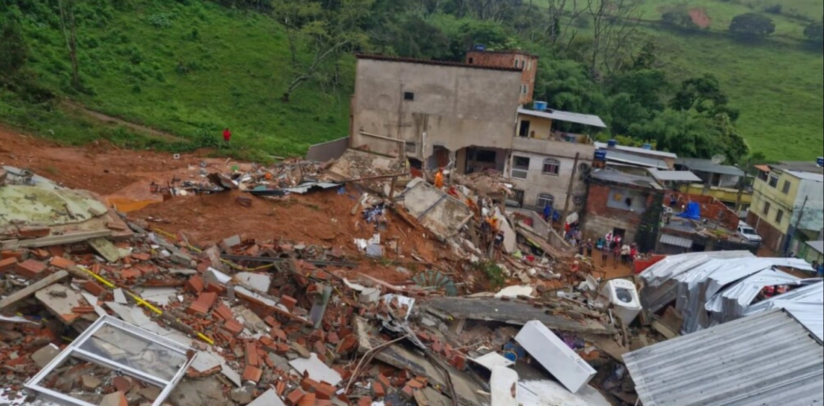 Chuvas deixam 23 mortos em Minas Gerais