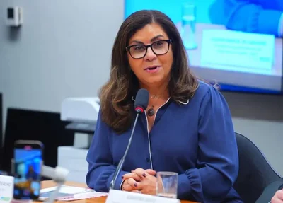 Cláudia Márcia de Carvalho Soares