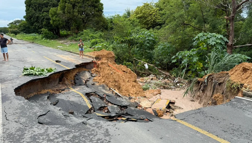 Cratera na zona sudeste de Teresina