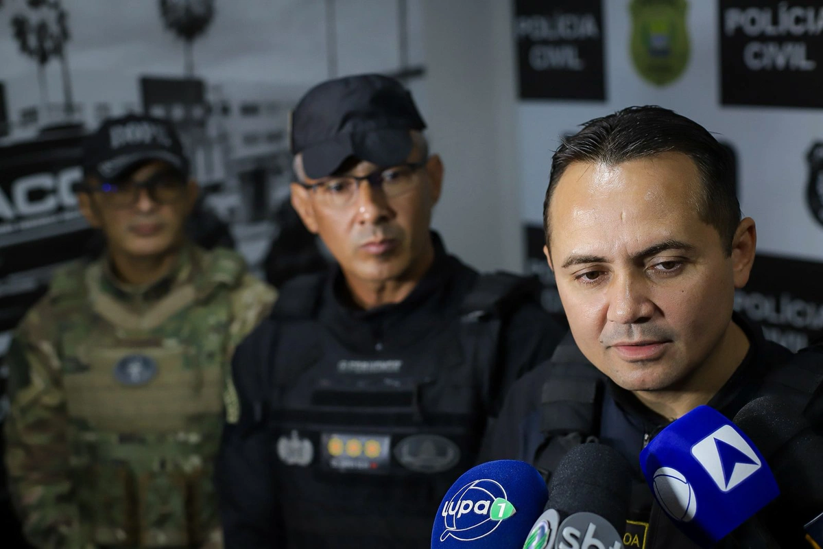 Delegado Charles Pessoa com as equipes do BOPE
