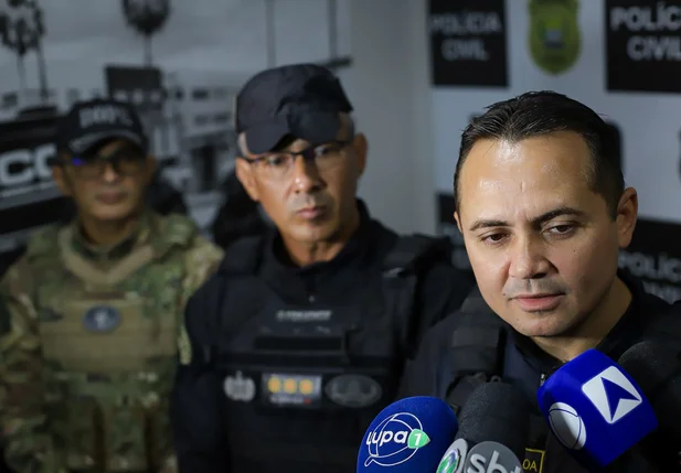 Delegado Charles Pessoa com as equipes do BOPE