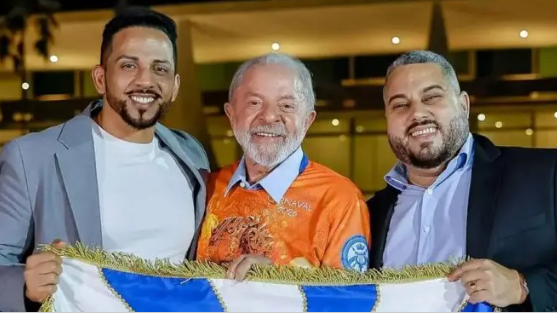 Deputado denuncia escola de samba ao MP por ataques a Bolsonaro em desfile